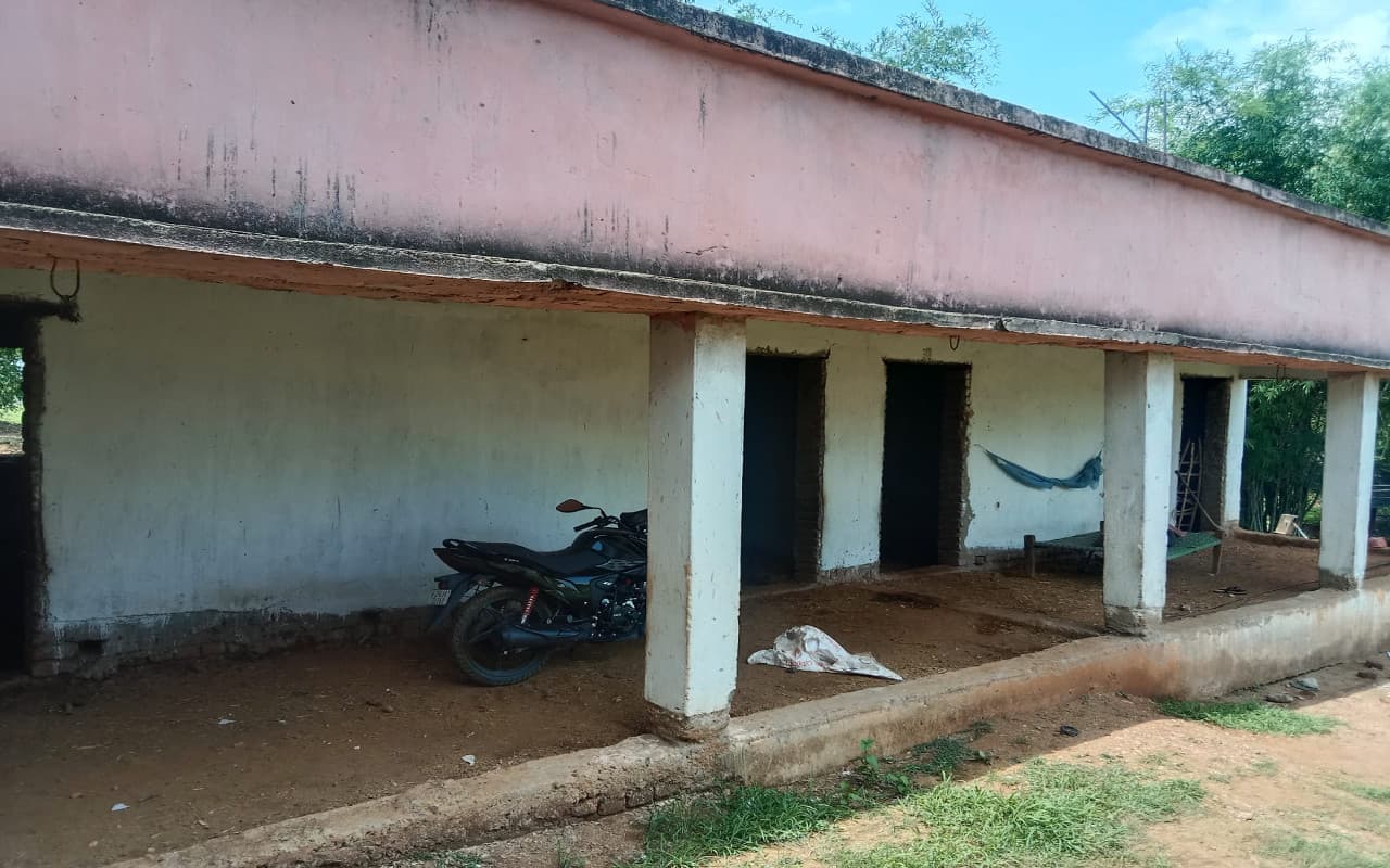 गढ़वा के रंका में 4 विद्यालय भवन अधूरा, पर निकाल ली पूरी राशि, दोषियों के खिलाफ FIR का निर्देश