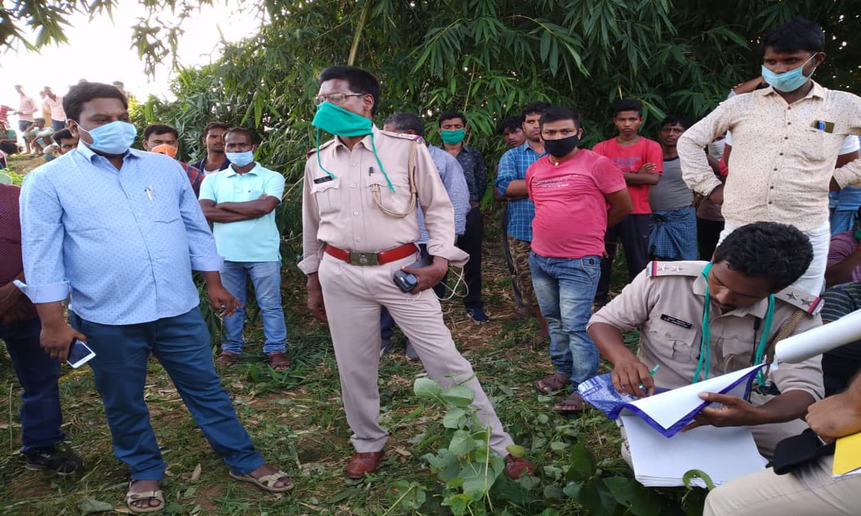 घरेलू विवाद से तंग आकर 2 बेटी संग मां ने तालाब में कूद कर की आत्महत्या, 4 घंटे बाद निकला शव