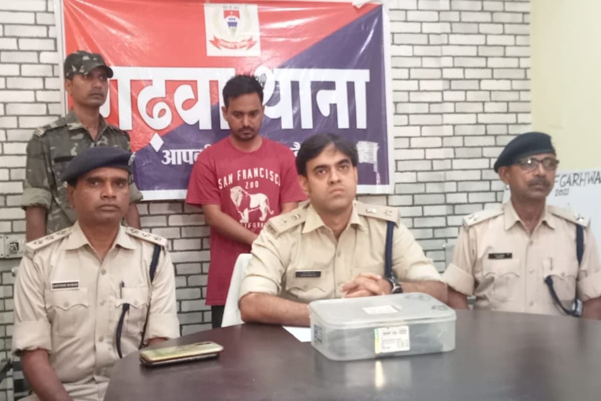 झारखंड के सीएम हेमंत सोरेन, स्पीकर व मंत्रियों के खिलाफ आपत्तिजनक टिप्पणी करने का आरोपी यूट्यूबर अरेस्ट