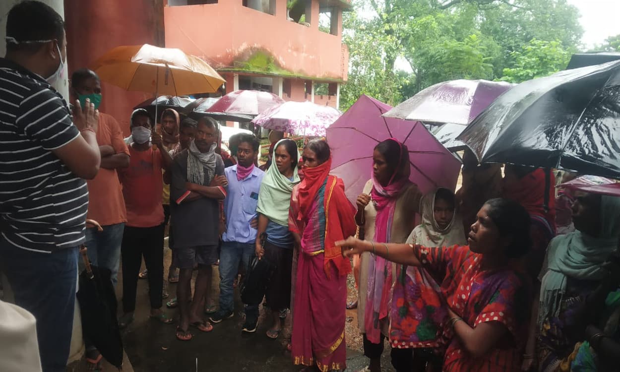 गारू में पुलिस और ग्रामीणों के बीच झड़प, महिलाओं ने दारोगा को पीटा