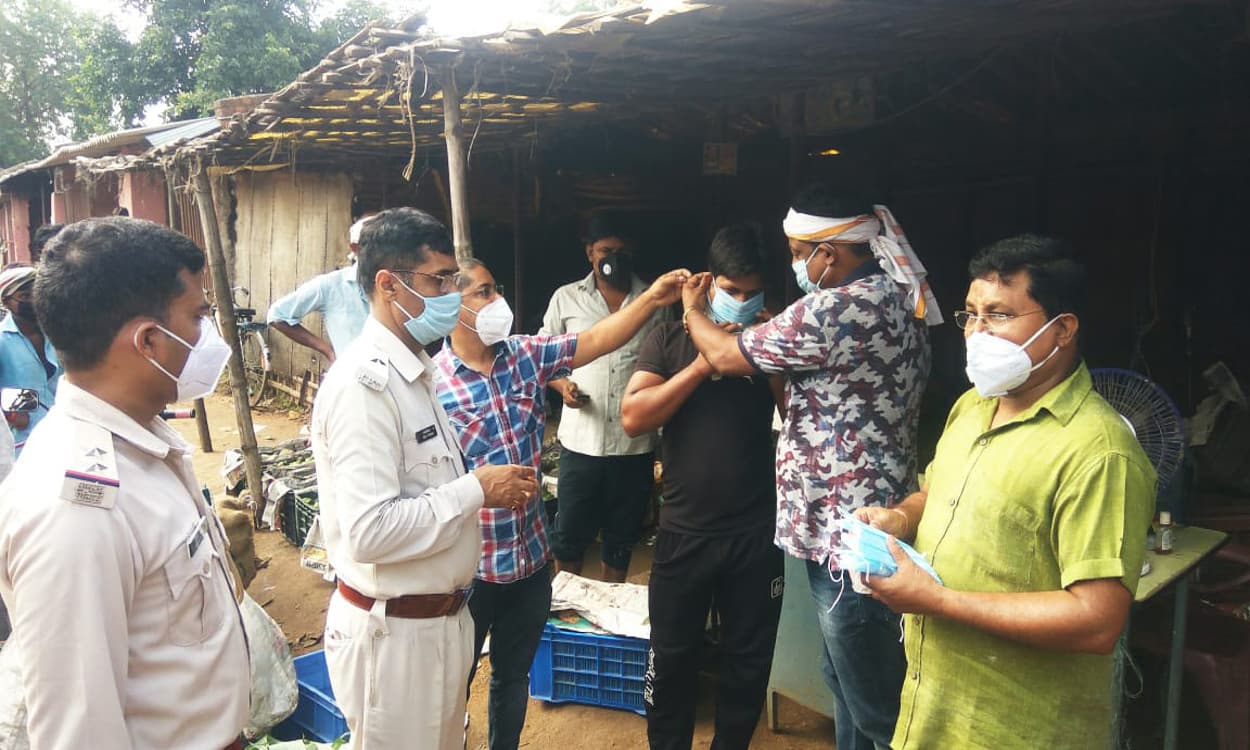 कोरोना इंपैक्ट : गढ़वा में बिना मास्क पहन कर बाहर निकलने वालों के खिलाफ कार्रवाई शुरू