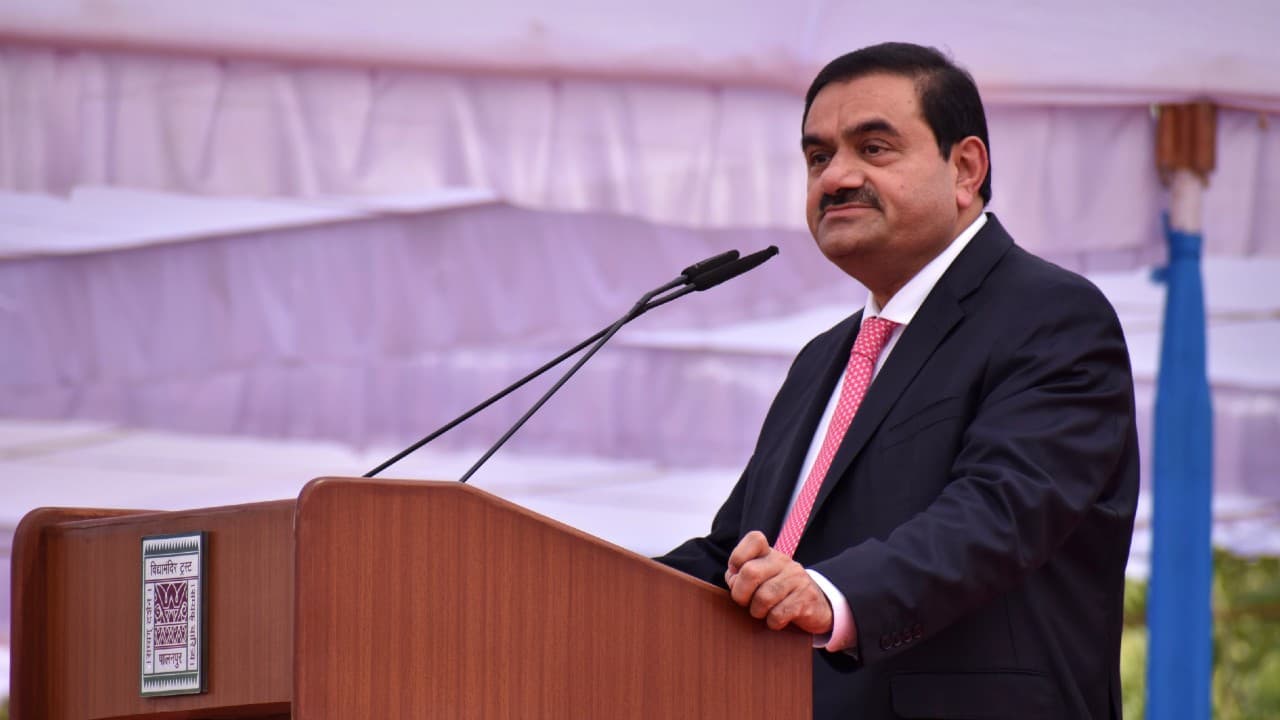 गौतम अडाणी के लाभ पर एकमुश्त टैक्स लगाए सरकार, तो 50 लाख शिक्षकों को मिल सकती है सैलरी, पढ़ें रिपोर्ट
