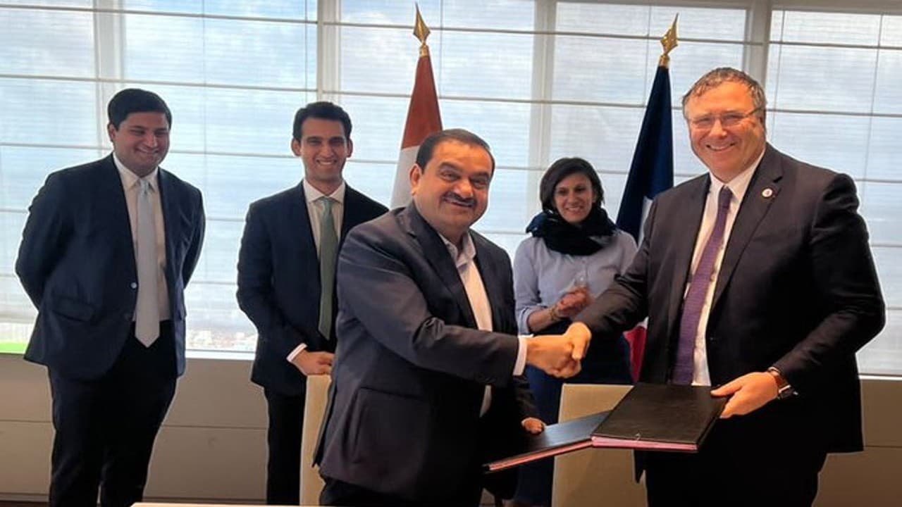 भारत में कार्बन फ्री फ्यूल तैयार करेंगे गौतम अडाणी, फ्रांसीसी कंपनी टोटल एनर्जीज के साथ किया करार