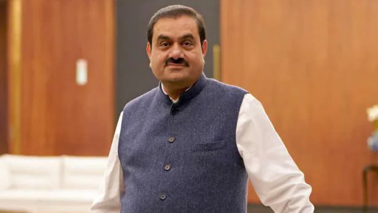 अडाणी ग्रुप की कंपनियों का घाटा 50 अरब डॉलर तक कमाई घटी, एशिया का सबसे अमीर आदमी पर बढ़ा दबाव