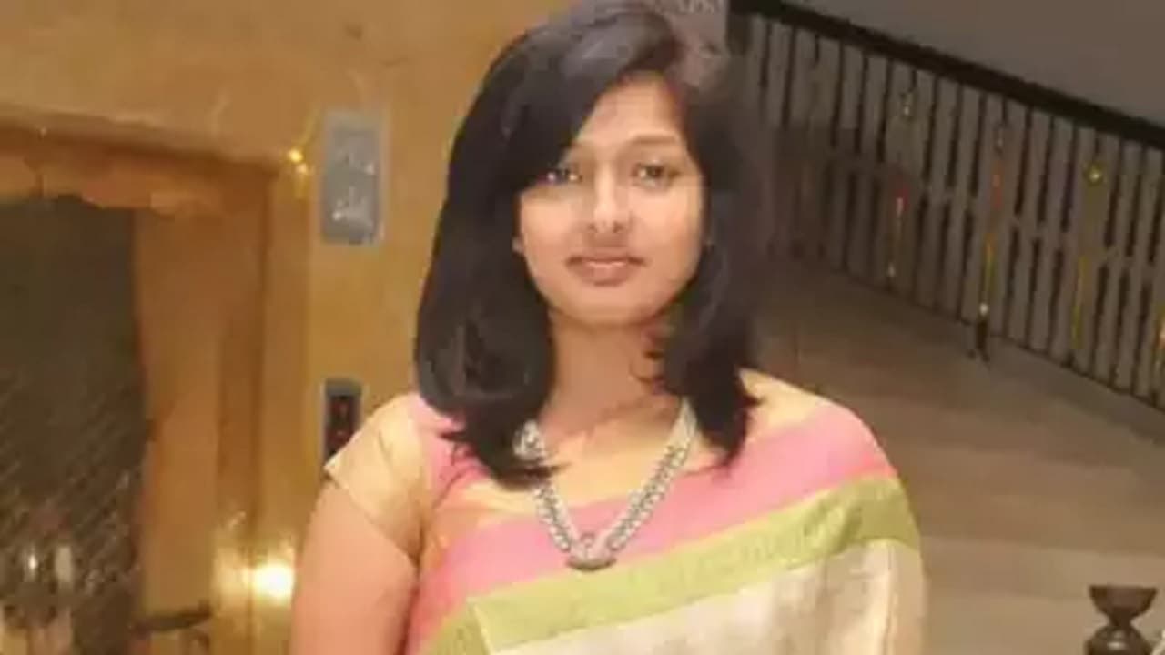 निलंबित बीजेपी नेता गायत्री रघुराम ने छोड़ी पार्टी, कहा- अन्नामलाई के नेतृत्व में महिलाएं सुरक्षित नहीं