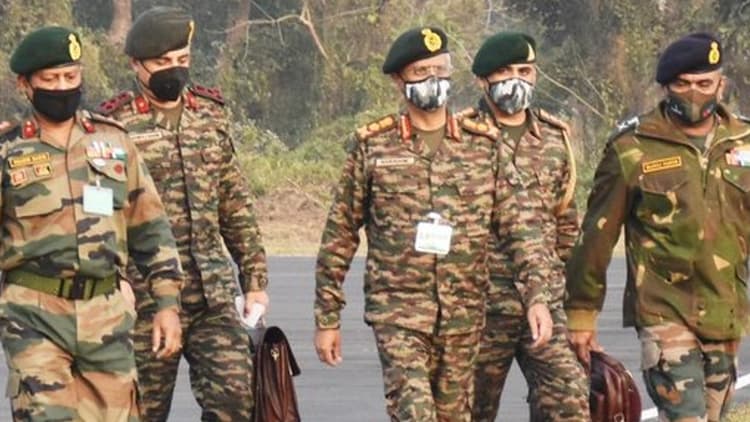 नये कॉम्बैट यूनिफॉर्म में आर्मी चीफ जनरल एमएम नरवणे पहुंचे ईस्टर्न कमांड, ऑपरेशनल तैयारियों का जायजा लिया