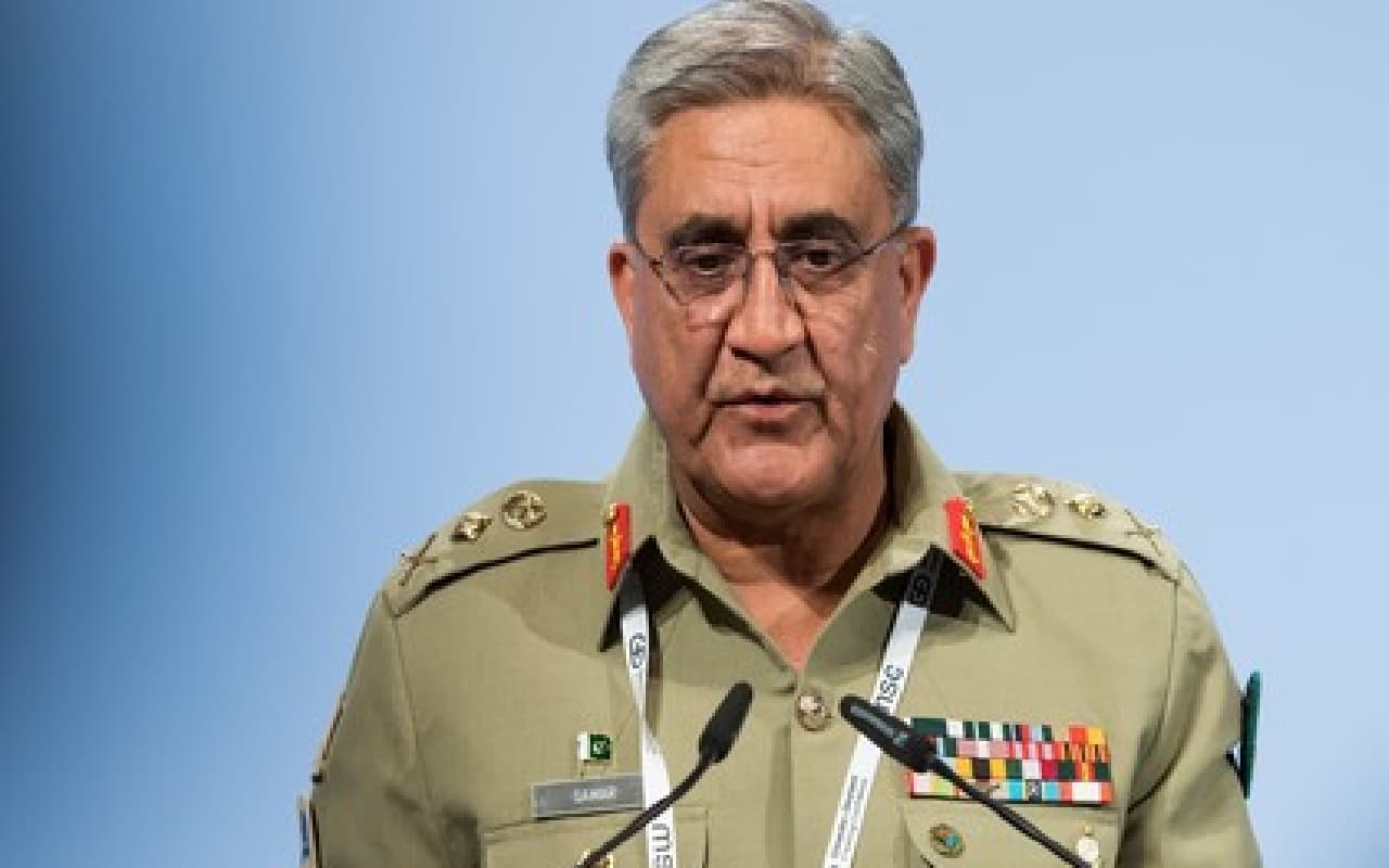 जाते-जाते जनरल बाजवा ने खोल दी पाकिस्तान की पोल, राजनीति में सेना के हस्तक्षेप को स्वीकारा