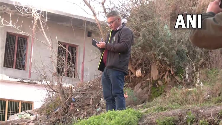 जोशीमठ की तरह अब जम्मू-कश्मीर के डोडा जिले में घरों में पड़ीं दरारें, लोगों में दहशत का माहौल