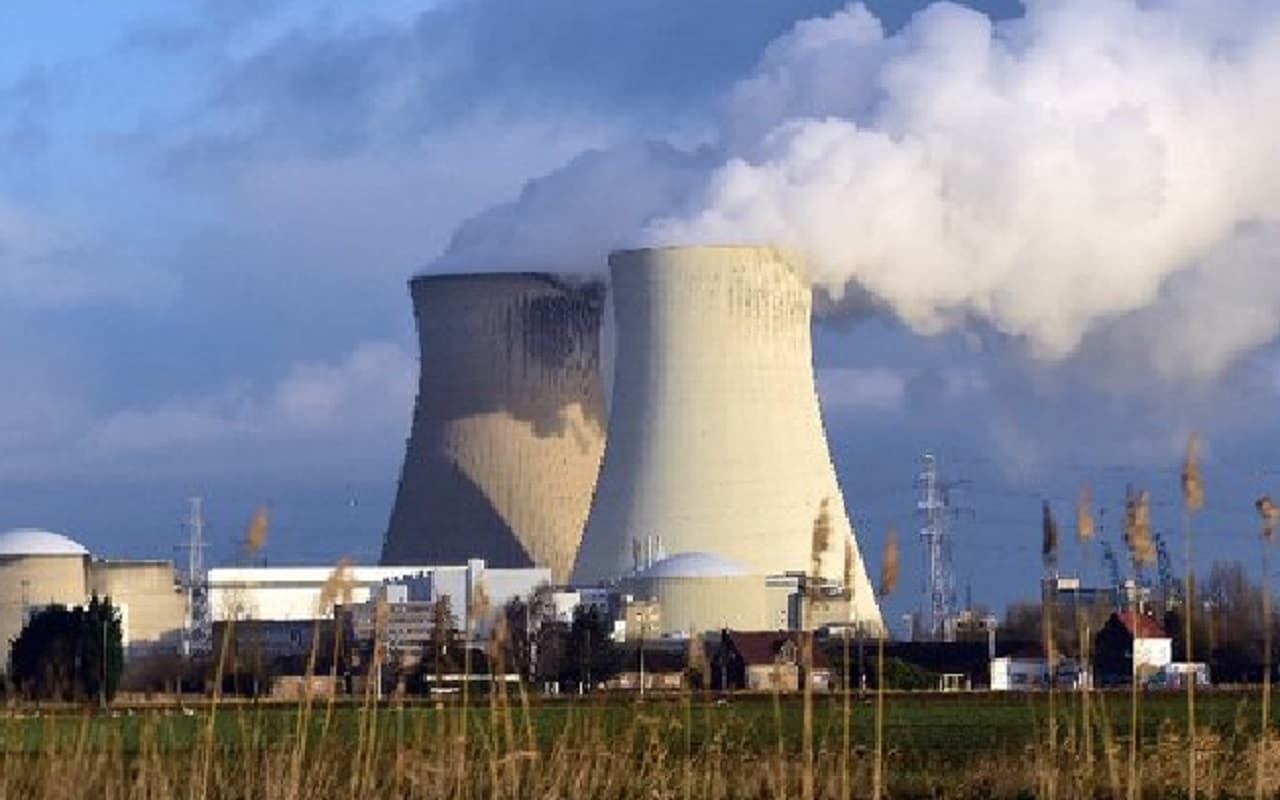 Germany Nuclear Reactors: जर्मनी में परमाणु युग का अंत? तीन रिएक्टरों को बंद करने की तैयारी