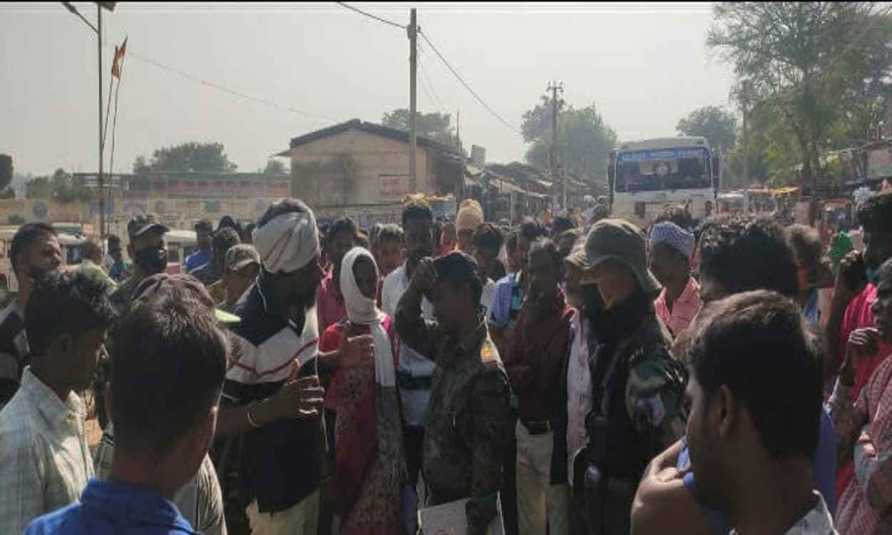 दोहरे हत्याकांड मामले में आरोपियों की गिरफ्तारी को लेकर घाघरा के ग्रामीणों का फूटा गुस्सा, घंटों किया मुख्य मार्ग जाम