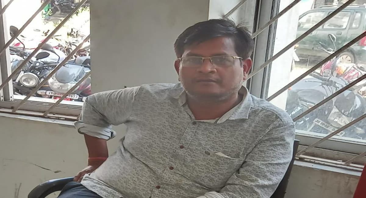 हावड़ा ब्रिज से कूदकर सुसाइड करने की धनबाद के मार्बल कारोबारी की थी योजना, बदला विचार तो जानें फिर क्या हुआ हावड़ा ब्रिज से कूदकर सुसाइड करने की धनबाद के मार्बल कारोबारी की थी योजना, बदला विचार तो जानें फिर क्या हुआ