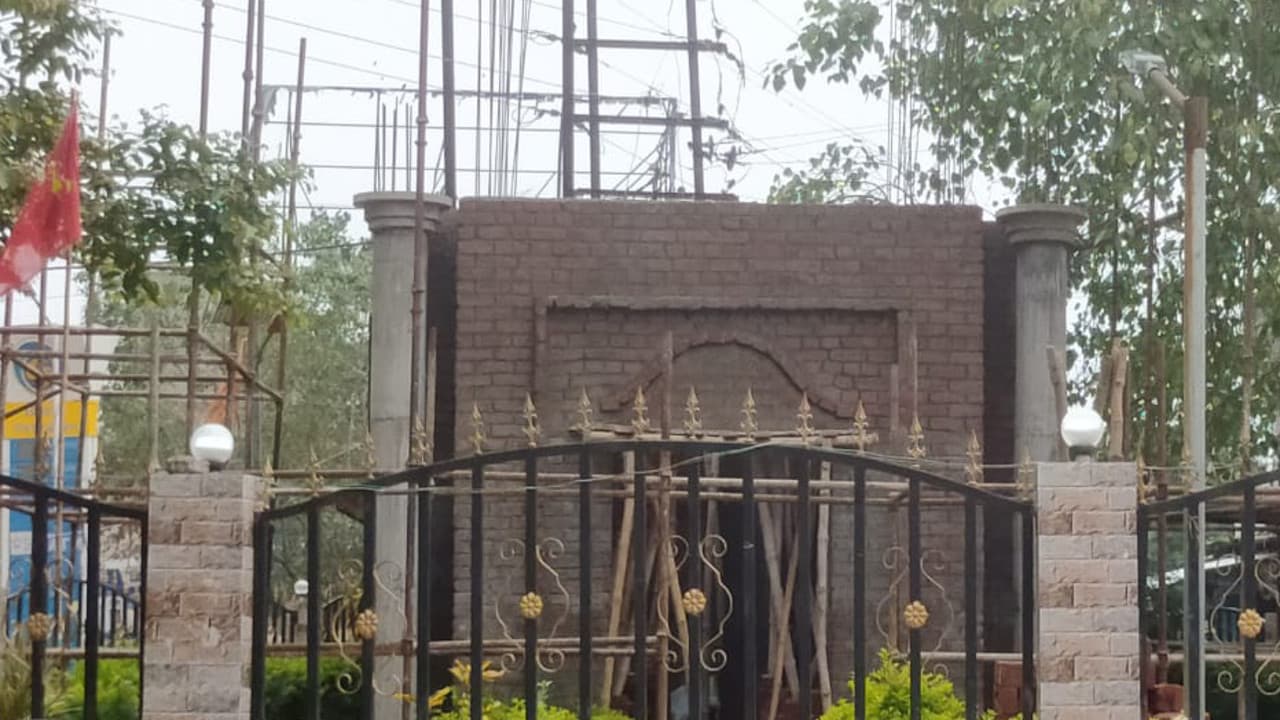 झारखंड हाईकोर्ट की टिप्पणी के बाद रुका गढ़वा के घंटाघर का निर्माण कार्य, 8 फीट तक हो चुका था काम