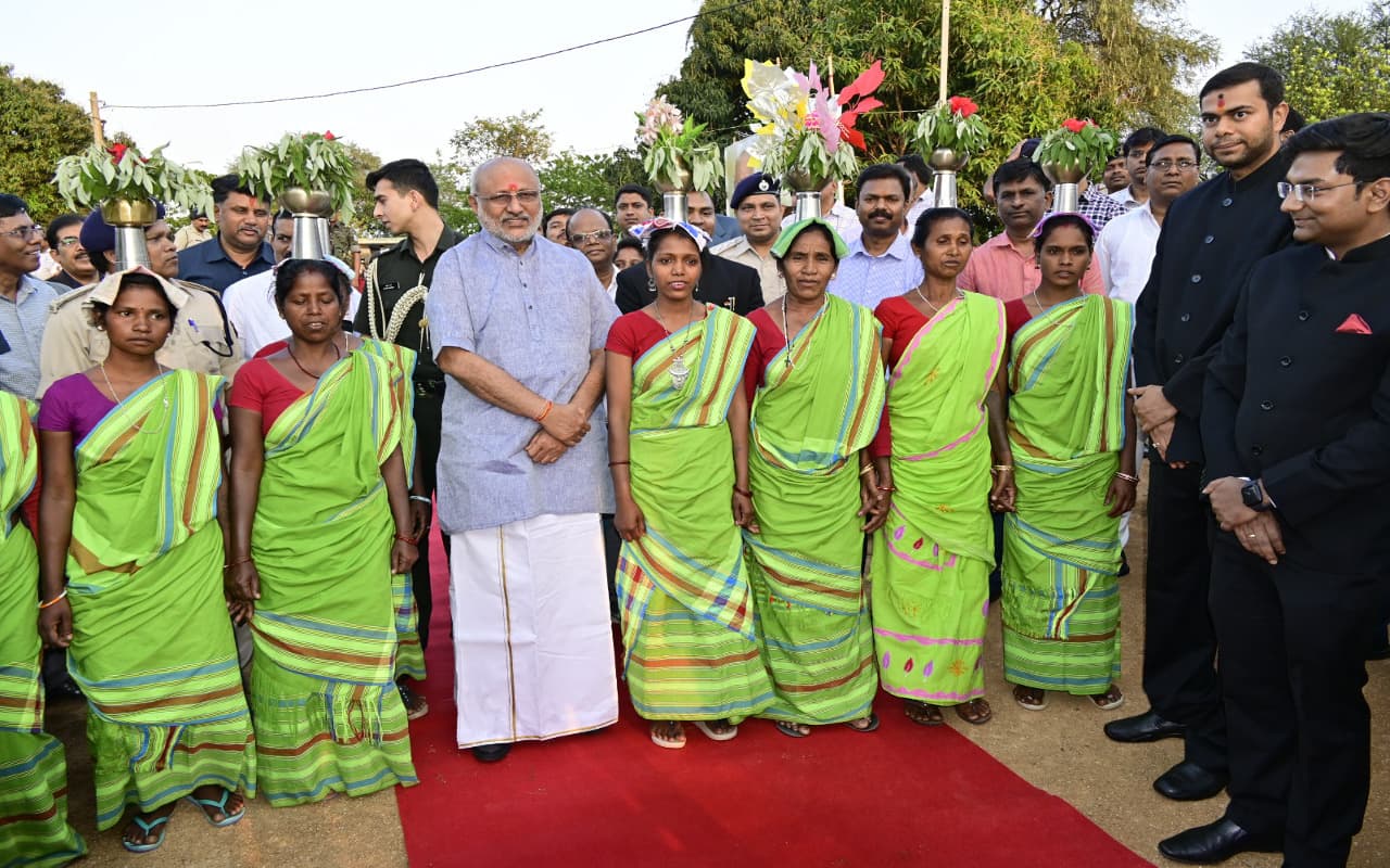 झारखंड आने के बाद पहली बार राज्य के किसी गांव में पहुंचे राज्यपाल, कहा- 5 साल में सभी पंचायतों तक पहुंचेंगे