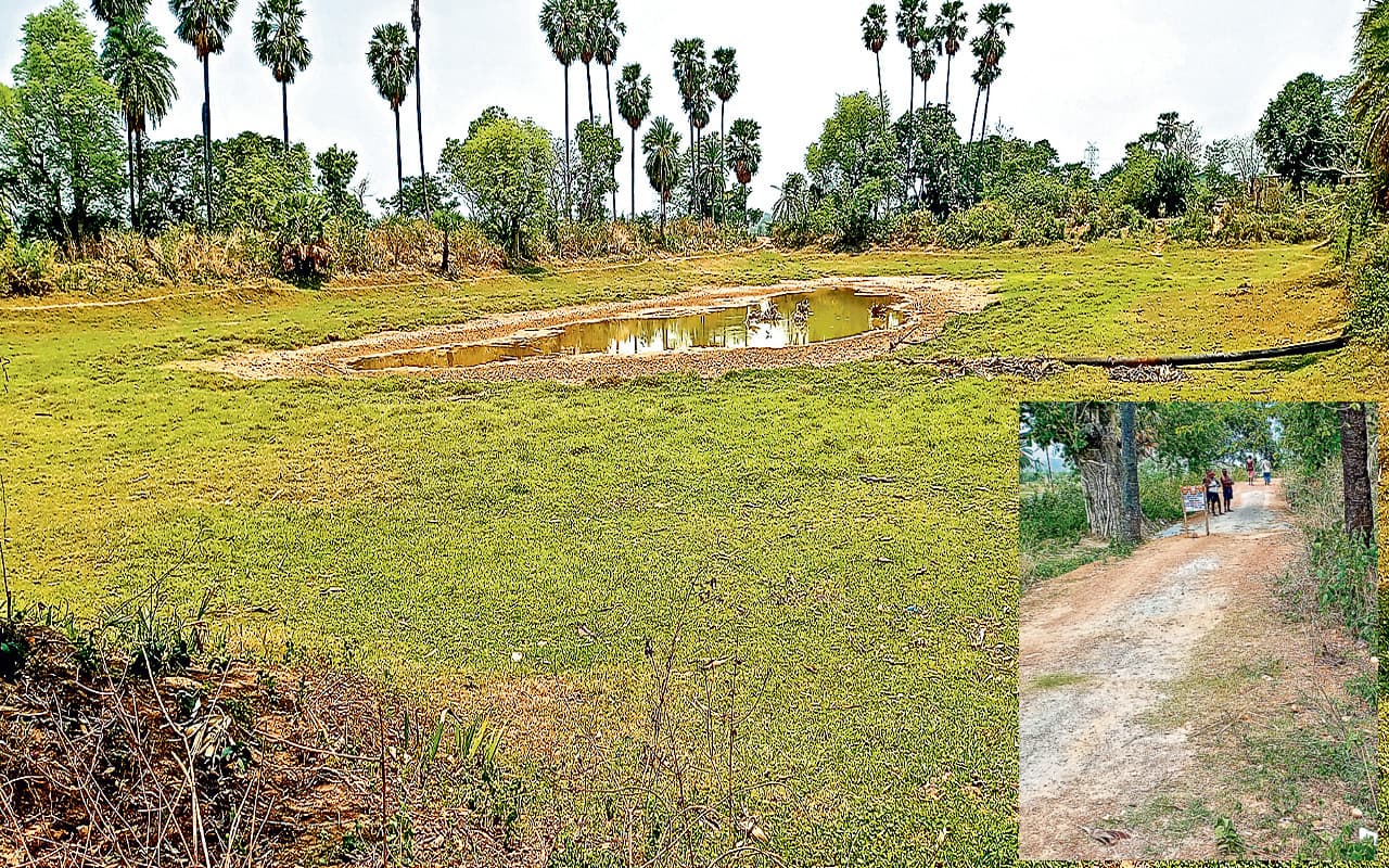 झारखंड : पूर्वी सिंहभूम के सिरसा गांव में सरकारी तालाब की मेढ़ को बना दी सड़क, विधायक ने जतायी नाराजगी