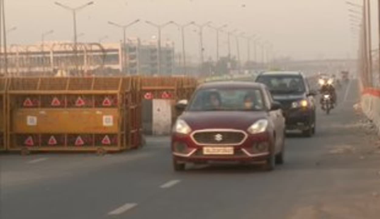 गाजीपुर बॉर्डर पर यूपी जाने के लिए खोली गई सड़क, किसान आंदोलन के चलते 26 जनवरी से थी बंद