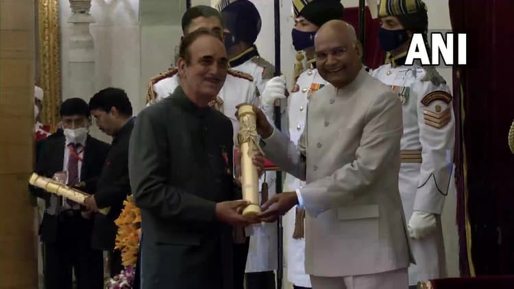Padma Awards 2022: सीडीएस बिपिन रावत, गुलाम नबी आजाद समेत इन दिग्गजों को राष्ट्रपति ने दिया पद्म पुरस्कार