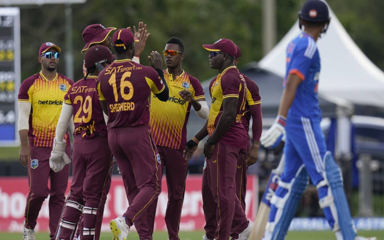 IND vs WI: शुभमन गिल ने DRS नहीं लेकर कर दी बड़ी गलती, सोशल मीडिया पर मचा हंगामा