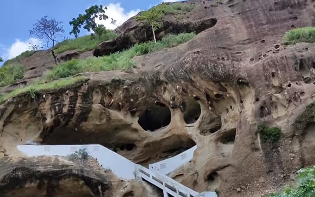 Jharkhand Tourism: गिरिडीह का कबूतरी पहाड़ी लोगों को करता आकर्षित, पर नहीं है सड़क, कैसे पहुंचे यहां