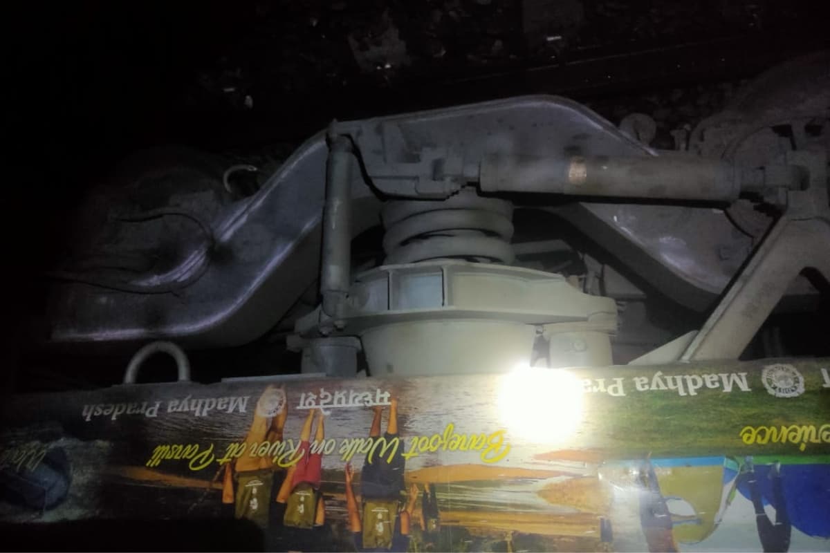 झारखंड : गरबा एक्सप्रेस के पहिए में लगी आग, टला बड़ा हादसा, ऐसे पाया काबू