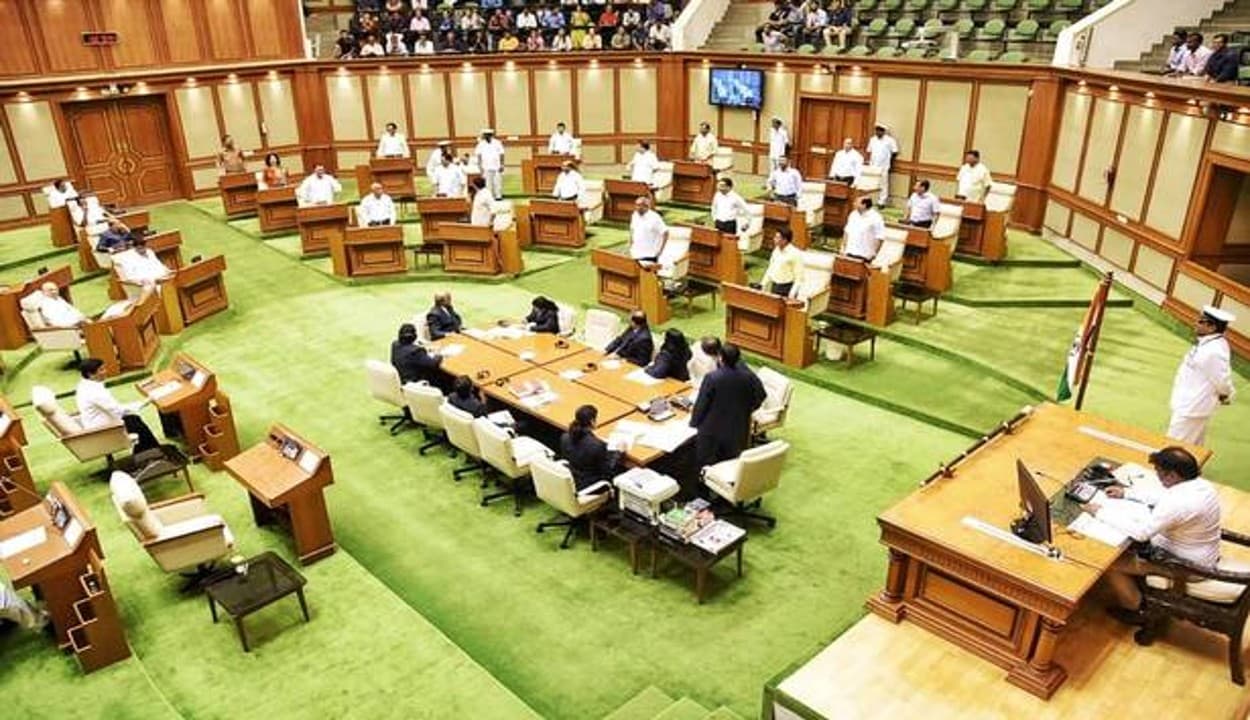 रिपोर्ट : गोवा के जनप्रतिनिधियों ने जनादेश का किया अनादर, 5 साल में 60% विधायकों पार्टी बदलकर रचा इतिहास