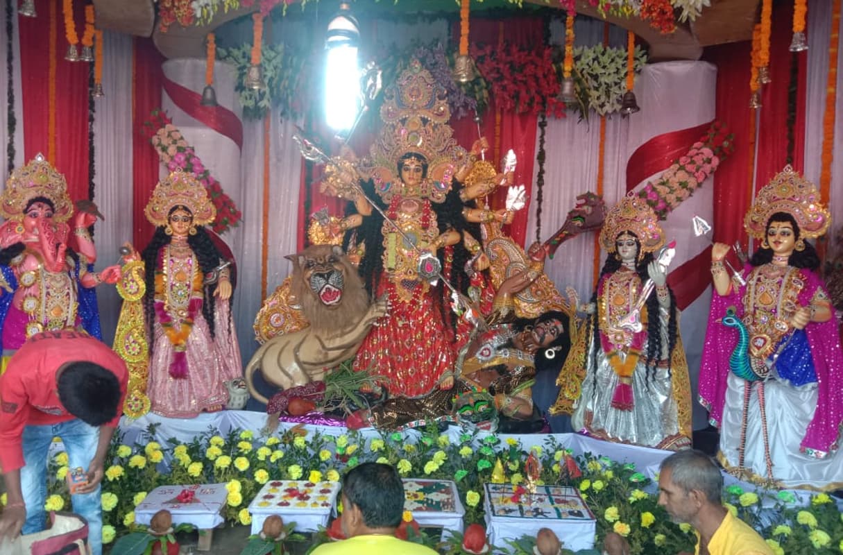 कोरोना काल में झारखंड में ऐसे हो रही है मां दुर्गा की पूजा, पट खुलने के बाद भी माता से दूर हैं भक्त