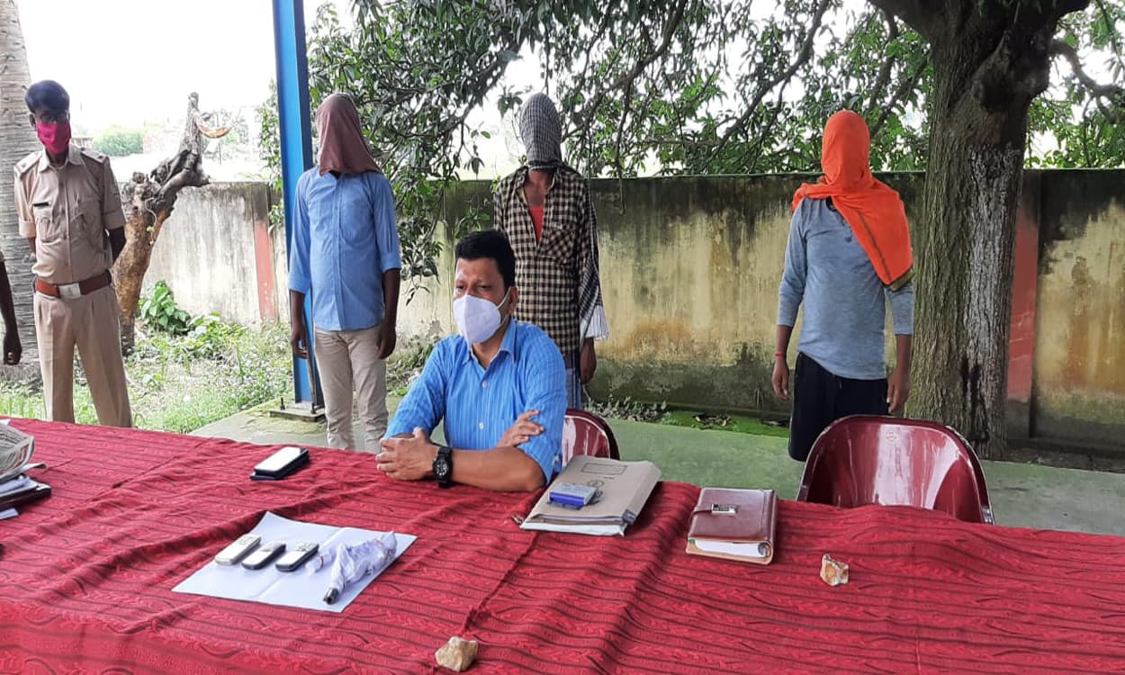 अपराध की योजना बना रहे भागलपुर के 3 अपराधियों को पुलिस ने किया गिरफ्तार, बाइक समेत देसी कट्टा और कारतूस बरामद