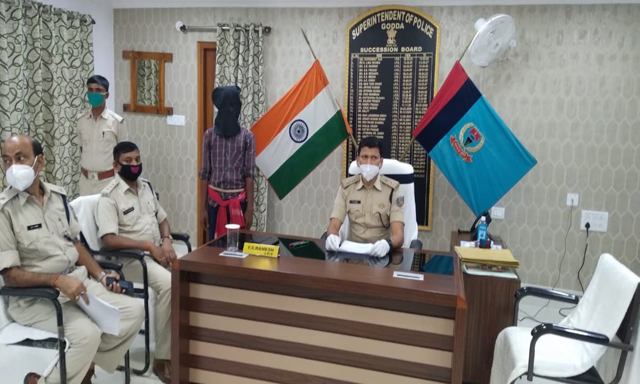 मेहरमा में नाबालिग दुष्कर्म मामले का गोड्डा एसपी ने किया खुलासा, मुख्य आरोपी मालिक यादव गिरफ्तार