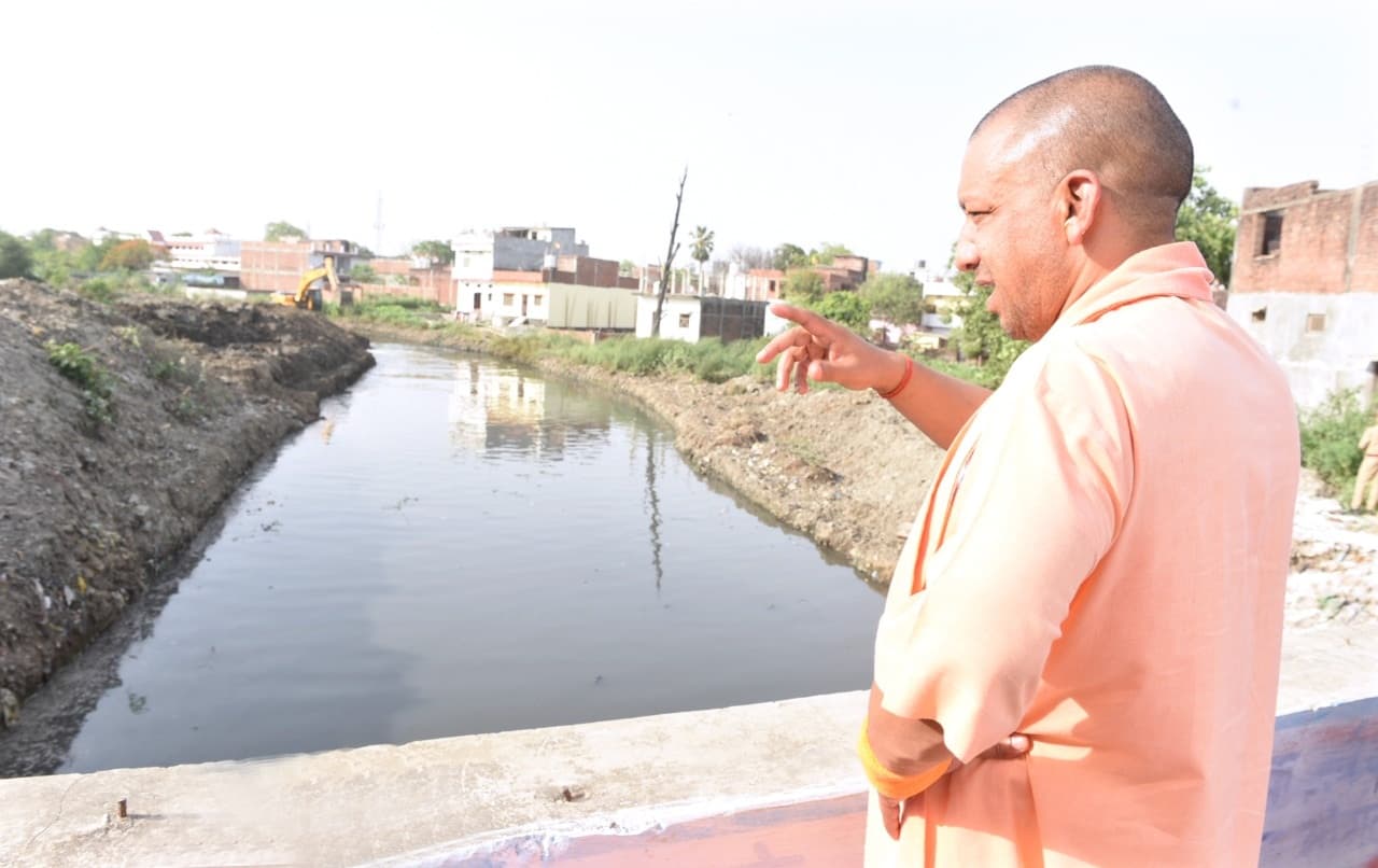 Gorakhpur News: गोरखपुर में स्वच्छता-सौंदर्य का प्रतिमान बनेगा गोड़धोइया नाला, सीएम योगी ने दिए निर्देश