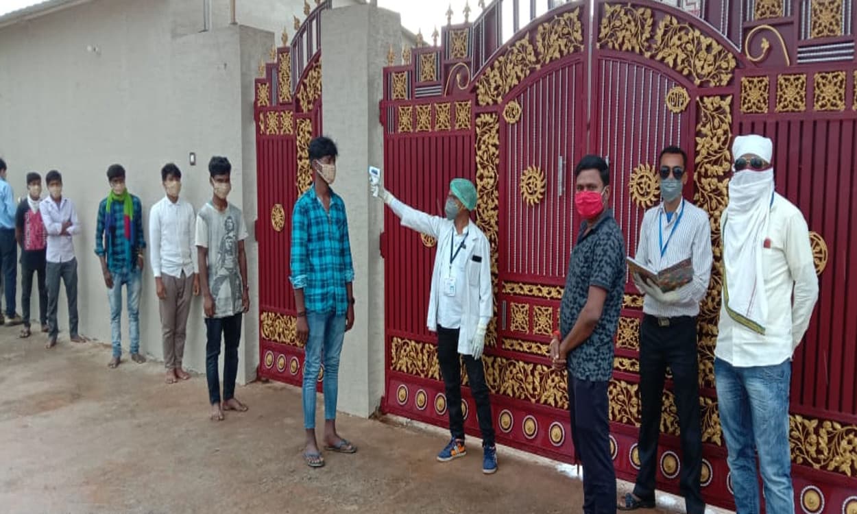 Lockdown in Jharkhand : रास्ते में फंसे मजदूरों ने CM हेमंत को किया ट्वीट, जिला प्रशासन ने गंतव्य स्थान भिजवाया, जताया अाभार Lockdown in Jharkhand : रास्ते में फंसे मजदूरों ने CM हेमंत को किया ट्वीट, जिला प्रशासन ने गंतव्य स्थान भिजवाया, जताया अाभार