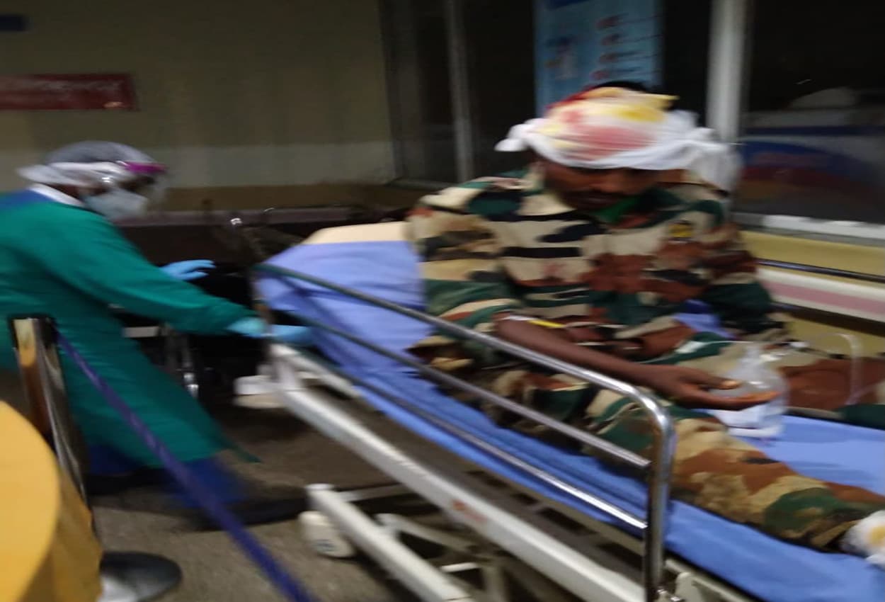 हाथी भगाओ दल के सदस्यों पर हाथियों ने किया हमला, एक की स्थिति गंभीर, 5 बाल-बाल बचे