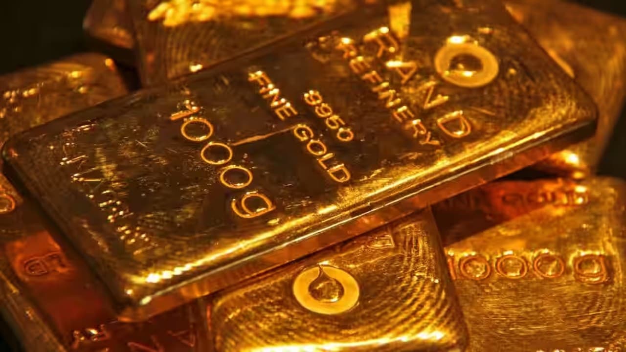 Gold Price : सोना की कीमत में फिर दर्ज की गई गिरावट, जानें 10 ग्राम 24 कैरेट गोल्ड का ताजा भाव