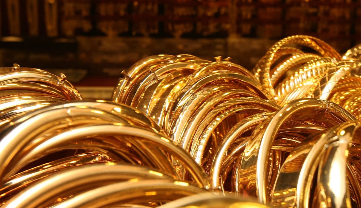 Gold Price : सर्राफा बाजार में सोना हुआ सस्ता और चांदी में भी गिरावट हुई दर्ज, जानिए क्या है भाव