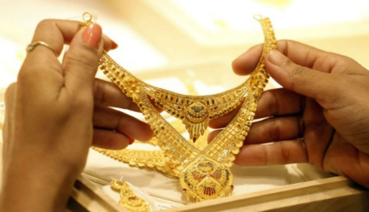 Gold Rate : हफ्ते में लगातार चौथे दिन सस्ता हुआ सोना, अब तक 2500 रुपये घट गए दाम, जानिए आज का भाव