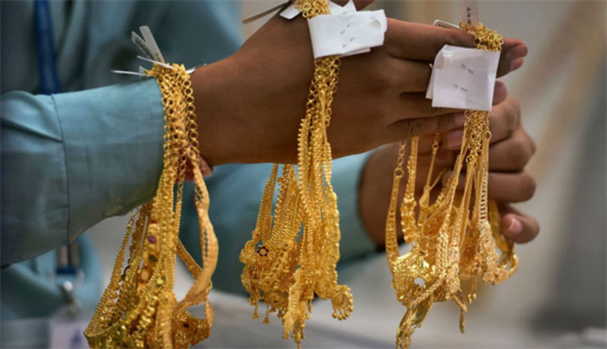 Dhanteras 2020 : धनतेरस पर बाजारों में लौटी रौनक, जानिए पहले दिन क्या रहा सोना-चांदी का भाव, कैसी रही बिक्री?
