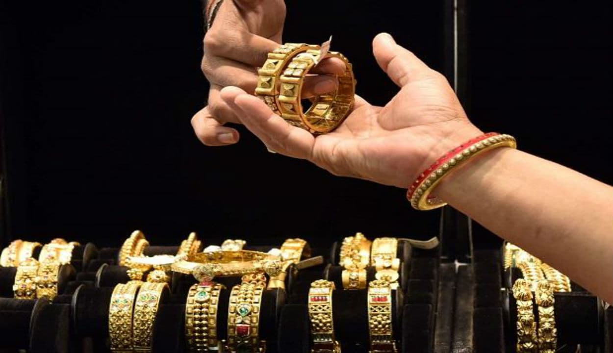 Gold Price Updates  : घर में है शादी तो अभी करें खरीदारी, सोना हो गया है बहुत सस्ता