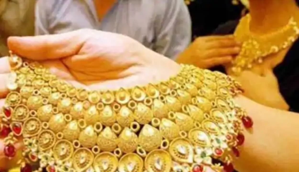 Gold price : डॉलर के मुकाबले रुपये में सुधार होने से सोना-चांदी सस्ता, जानिए 2 August को किस भाव बिका गोल्ड