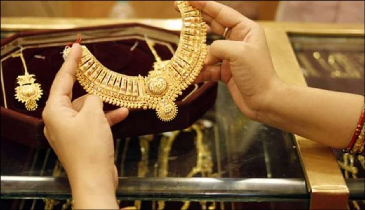 Gold-Silver Price: आज फिर उछला सोने का भाव, धनतेरस तक होगा 65 हजार के पार, जानें आज का भाव