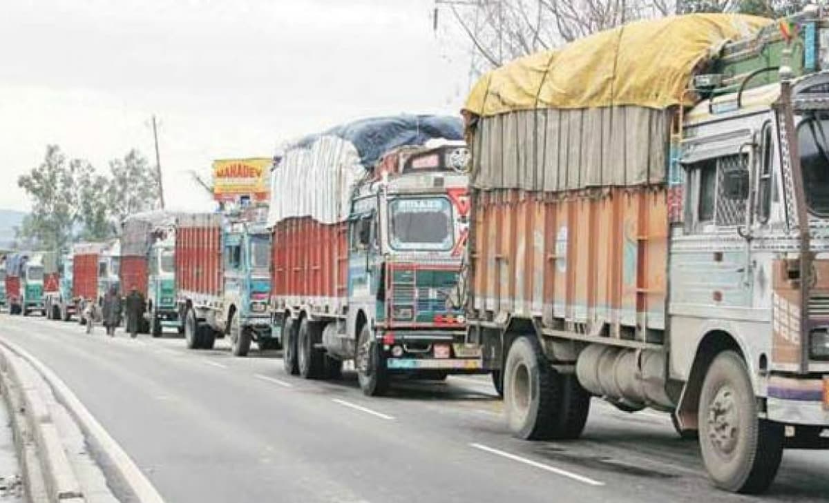 Covid19 In Jharkhand: परिवहन सचिव की डीजीपी को सलाह - मालवाहक वाहनों में ड्राइवर-खलासी के अलावा जो मिले उसपर करें कड़ी कार्रवाई
