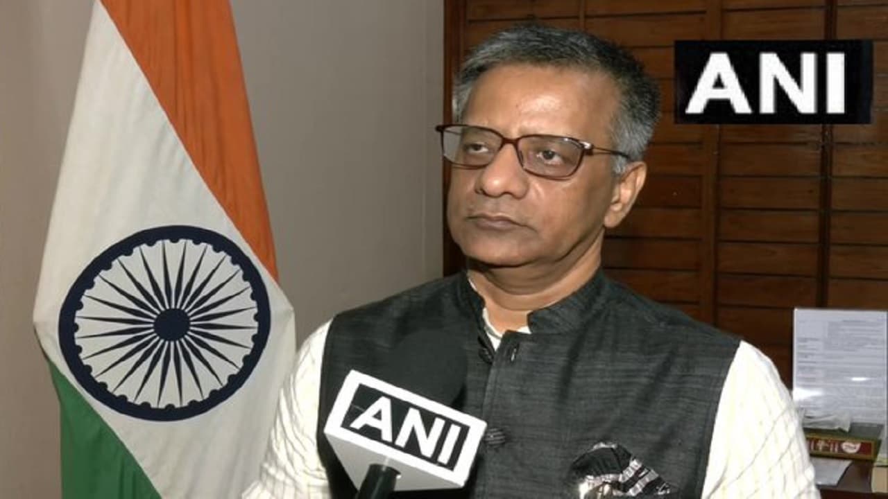 Sri Lanka: गोटाबाया राजपक्षे को भारत द्वारा मदद की अफवाहों पर बोले उच्चायुक्त, इसमें नहीं कोई सच्चाई