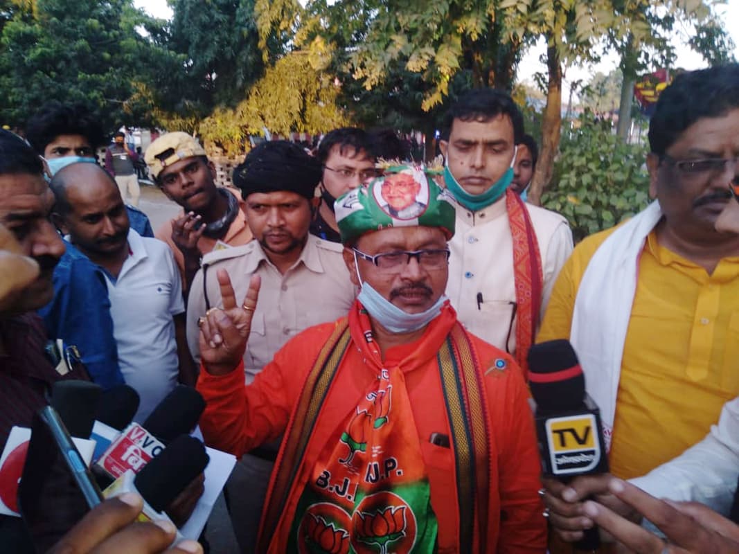 Gopalpur Election Result 2020: भागलपुर की गोपालपुर विधानसभा सीट पर जदयू के गोपाल मंडल ने लगाया चौका, सड़क पर शुरू हुआ जश्न