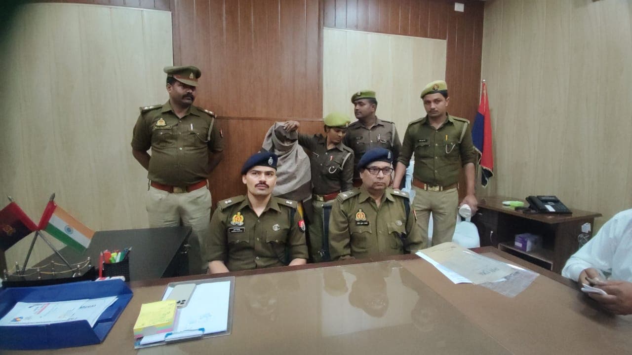 गोरखपुर: बेरहम महिला ने पति और दो बेटों की चाकू से गला रेत कर की हत्या, गिरफ्तार, वजह जानकर रह जाएंगे हैरान… गोरखपुर: बेरहम महिला ने पति और दो बेटों की चाकू से गला रेत कर की हत्या, गिरफ्तार, वजह जानकर रह जाएंगे हैरान…