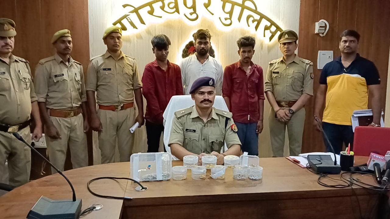 गोरखपुर में सोना चोरी कर कुशीनगर में सर्राफा व्यापारी को बेचने वाले दो चोर गिरफ्तार, जानें पूरा खुलासा