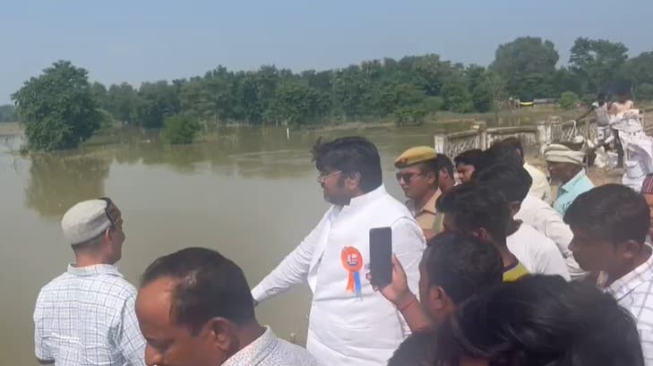 UP Flood: विधायक विनय वर्मा ने बांधों की कटान के बाद हो रहे कार्यों की गुणवत्ता पर लगाई फटकार