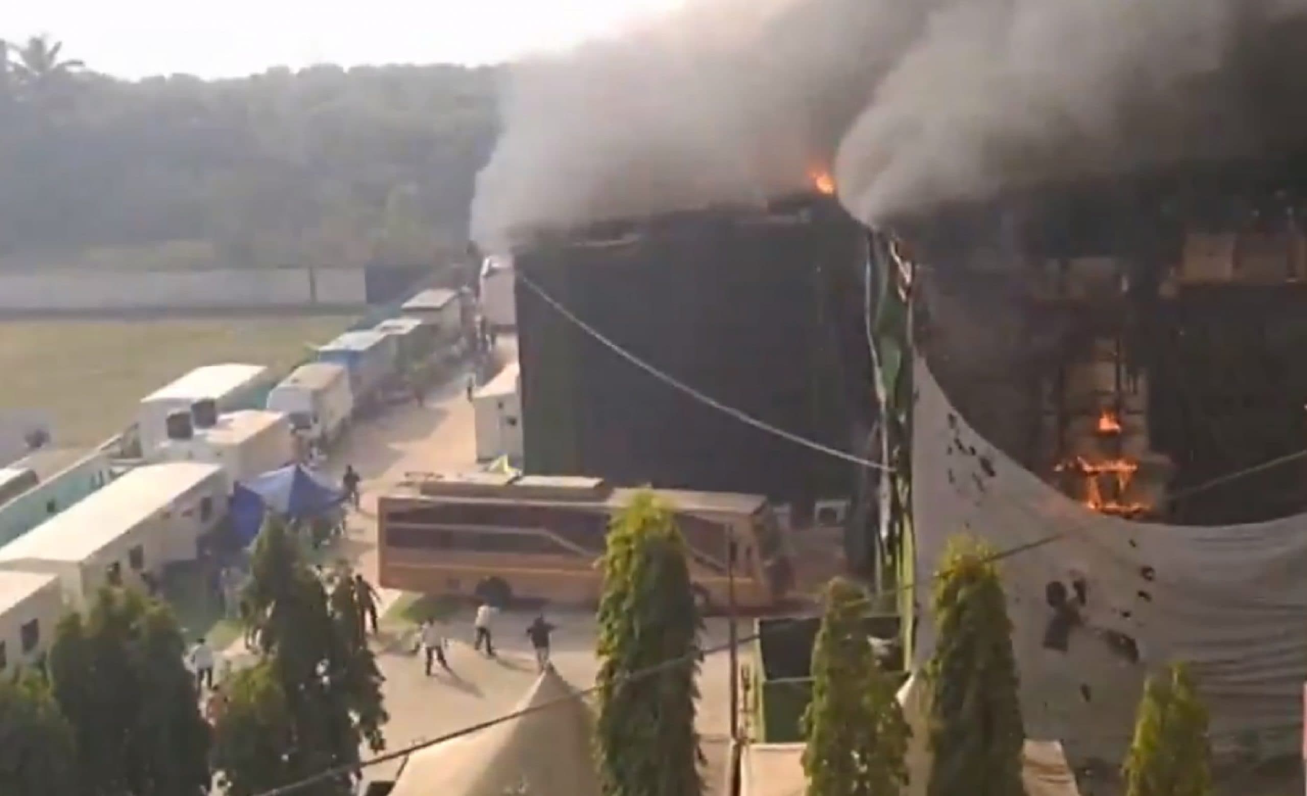 Goregaon Film Studio Fire : मुंबई के गोरेगांव में एक स्टूडियो में लगी आग, 8 दमकल की गाड़ियां मौके पर मौजूद