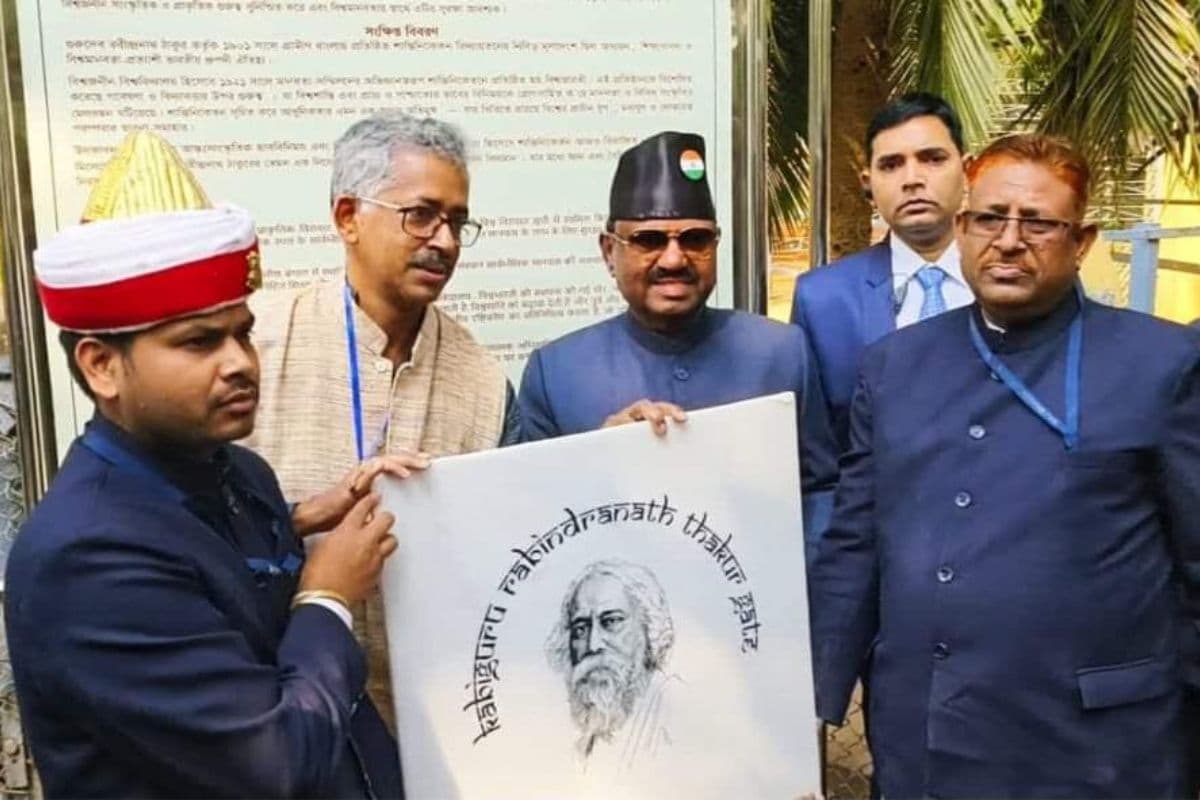 WB News : राज्यपाल बोस ने कहा,
राजभवन के उत्तरी गेट का नाम अब 'कविगुरु रवीन्द्रनाथ टैगोर' के नाम पर होगा