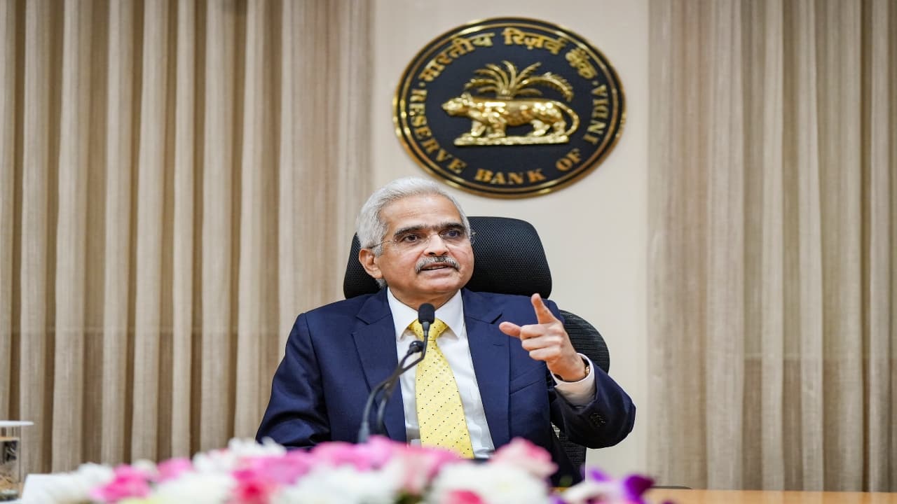 2000 रुपये का नोट बंद होने पर RBI गवर्नर की पहली प्रतिक्रिया, कहा- 4 महीने का समय पर्याप्त आराम से बदलें नोट