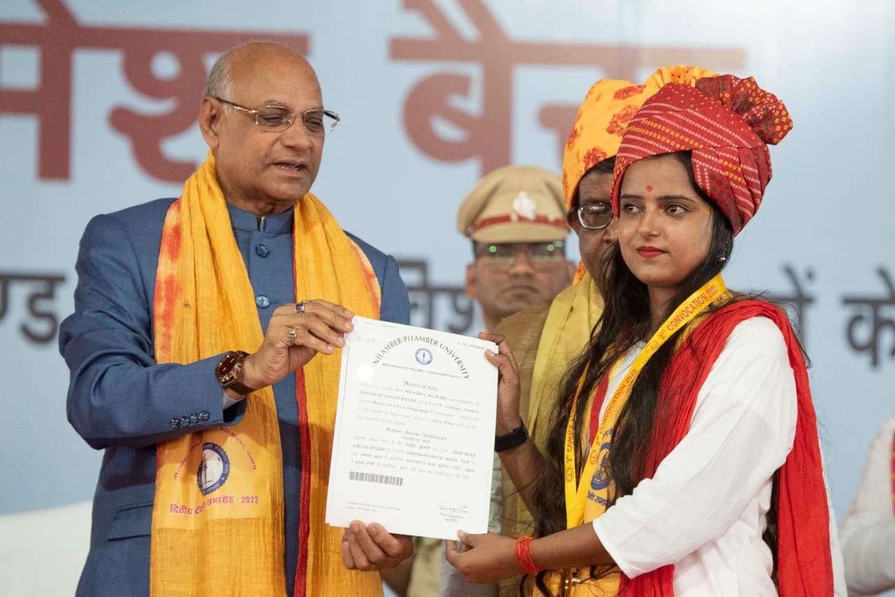 नीलांबर-पीतांबर विश्वविद्यालय दीक्षांत समारोह : शिक्षा व चरित्र पर क्या बोले झारखंड के राज्यपाल रमेश बैस