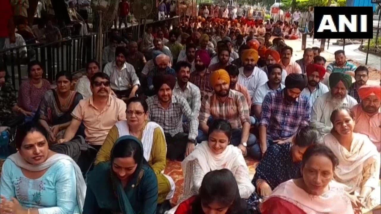 पंजाब में भी उठी पुरानी पेंशन योजना लागू करने और डीए भुगतान की मांग, सरकारी कर्मचारियों ने किया प्रदर्शन