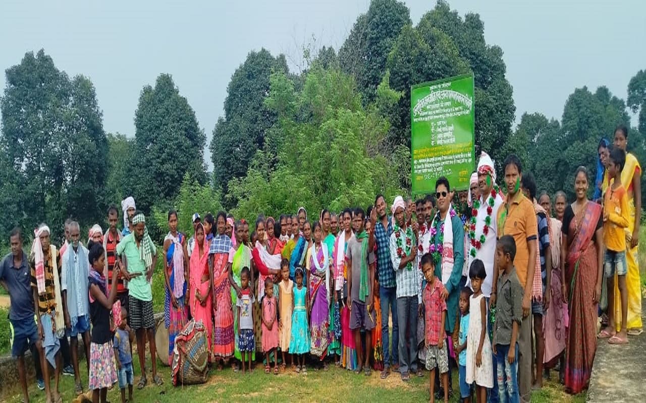 Jharkhand News : वनाधिकार कानून को लेकर जागरूकता जरूरी, ग्राम सभा की अधिसूचना का लगाया बोर्ड