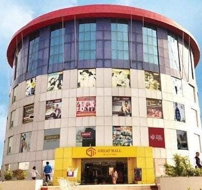 अलीगढ़ के ग्रेट वैल्यू मॉल से किशोरी ने फिर की कूदने की कोशिश, ये है मामला